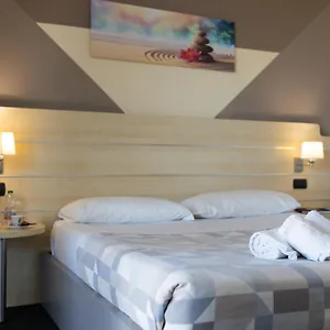 Hotel Giallo ***